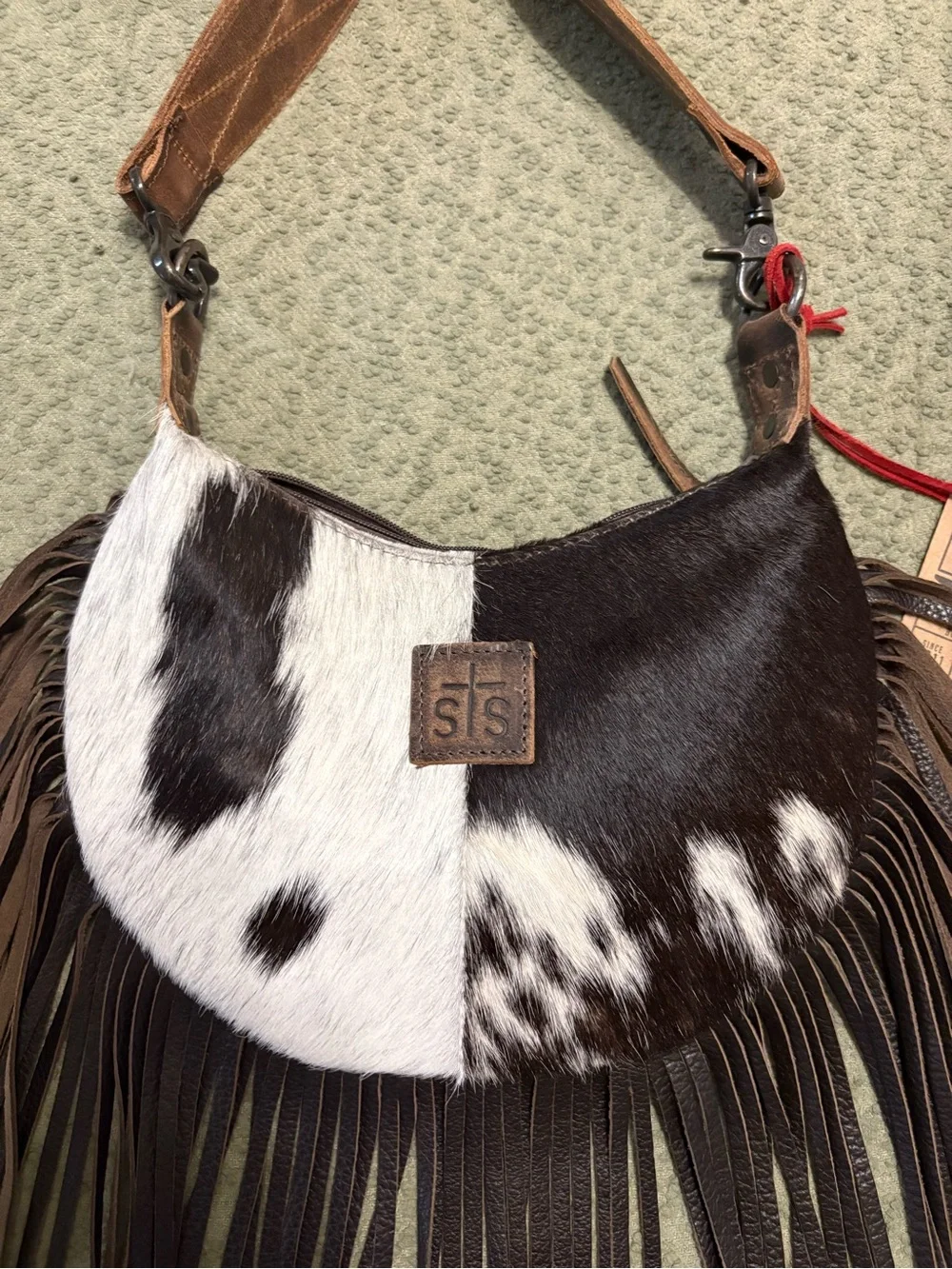 STS Ranchwear western Black & White Cowhide Fringe leather Shoulder Bag NWT - Picture 3 of 11